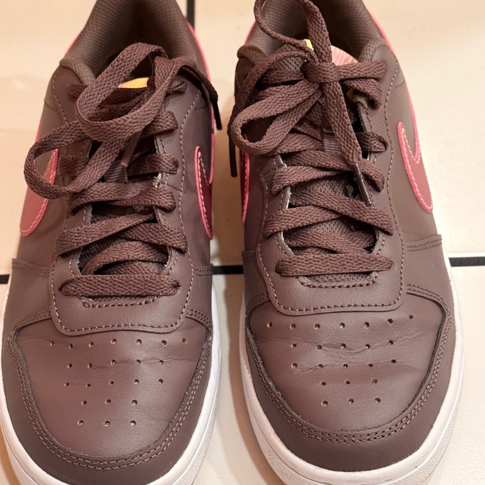 NIKE Big Girls Court Borough Low 2 Casual Sneakers 6 y or Women’s 8 - Picture 2 of 13